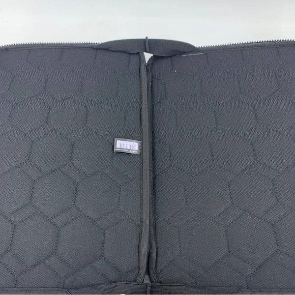 Thule Sweden gauntlet 3.0 sleeve FITS 13 inch MacBook Pro black NEW - Picture 10 of 10